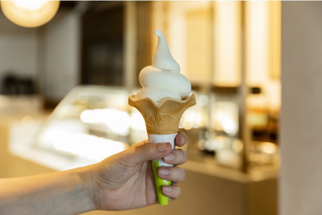 店舗限定で提供するチーズソフトは、チーズが香りさっぱりした後味