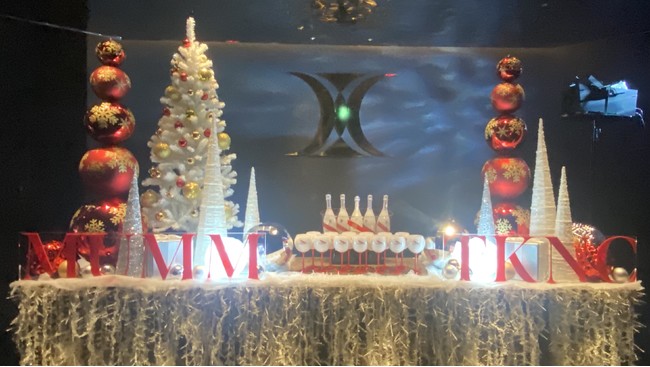 エントランスのホワイトクリスマス装飾