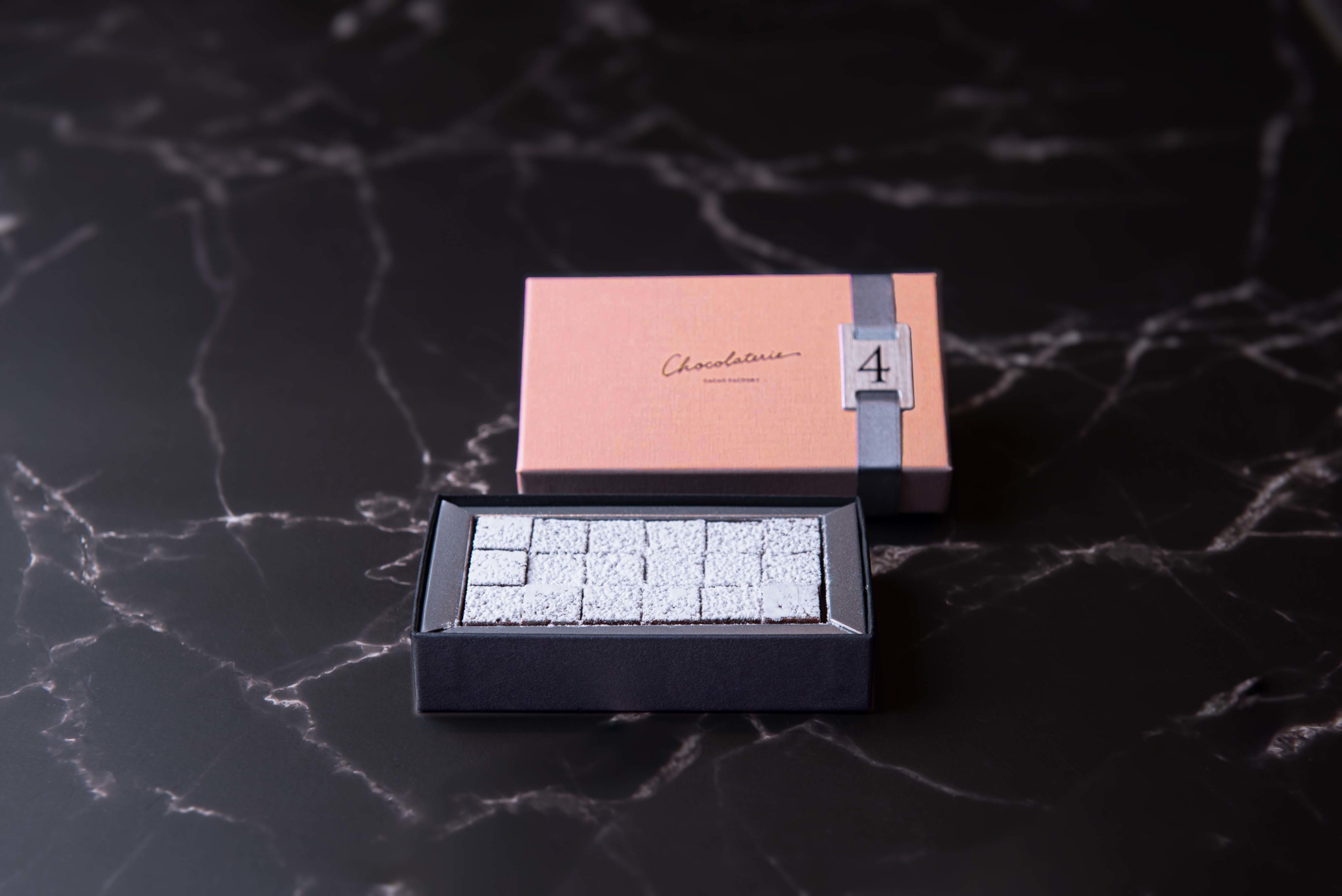 ほぼシリーズに新商品登場
まるで本物のいくら醤油漬けのような「ほぼいくら」
2022年2月25日(金)に期間限定で全国発売