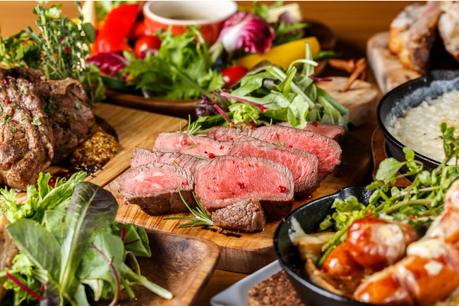 2/13までフード・ドリンク30％オフなど選べるキャンペーン！一面に敷き詰められた鮭といくらが目で見て美味しい”鮭といくらの土鍋ごはん”など全品が対象【米と魚 酒造 米家ル 大崎本店】