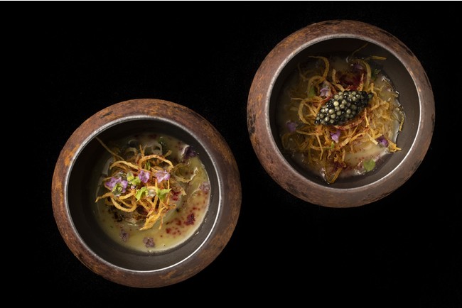 エグゼクティブシェフ  能田耕太郎のスペシャリテ”じゃがいものスパゲッティ“　写真左はヴィーガンバージョン