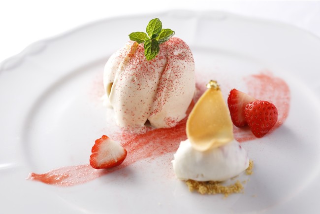 苺のティラミスとミルクアイスクリーム　苺とブランデーのマリアージュ