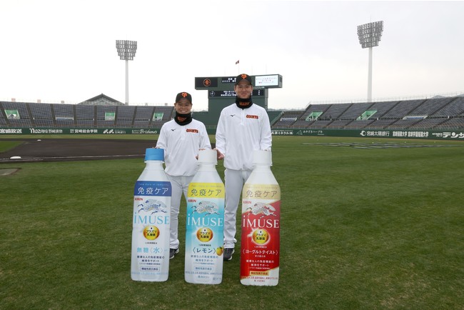 バレンタイン / ホワイトデーをイメージしたパフェが登場!2022年2月1日(火)からバレンタインパフェ、2022年2月15日(火)よりホワイトデーパフェが登場。