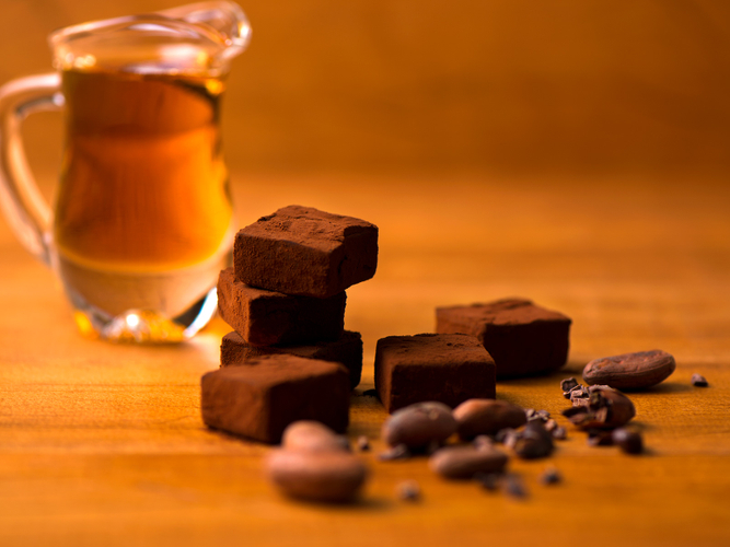 はちみつ専門メーカー直営 パティスリーQBGの新作「はちみつボンボンショコラ」発売！8種のはちみつと厳選素材をかけ合わせた、こだわりの”花別”チョコレート