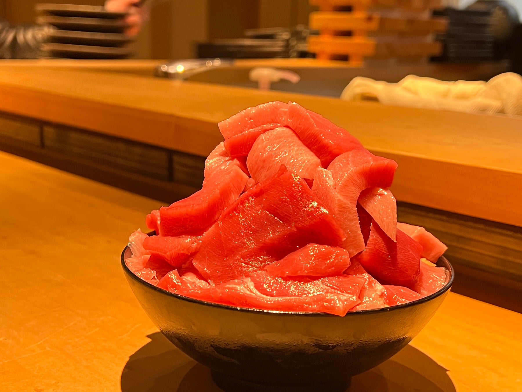 “日本一の焼肉のまち”長野県飯田市の新名所!?
こだわりの味付け肉や焼肉用のお肉などを24時間楽しめる
冷凍自販機「お肉の自販機。」が肉の日(2月9日)に新登場!