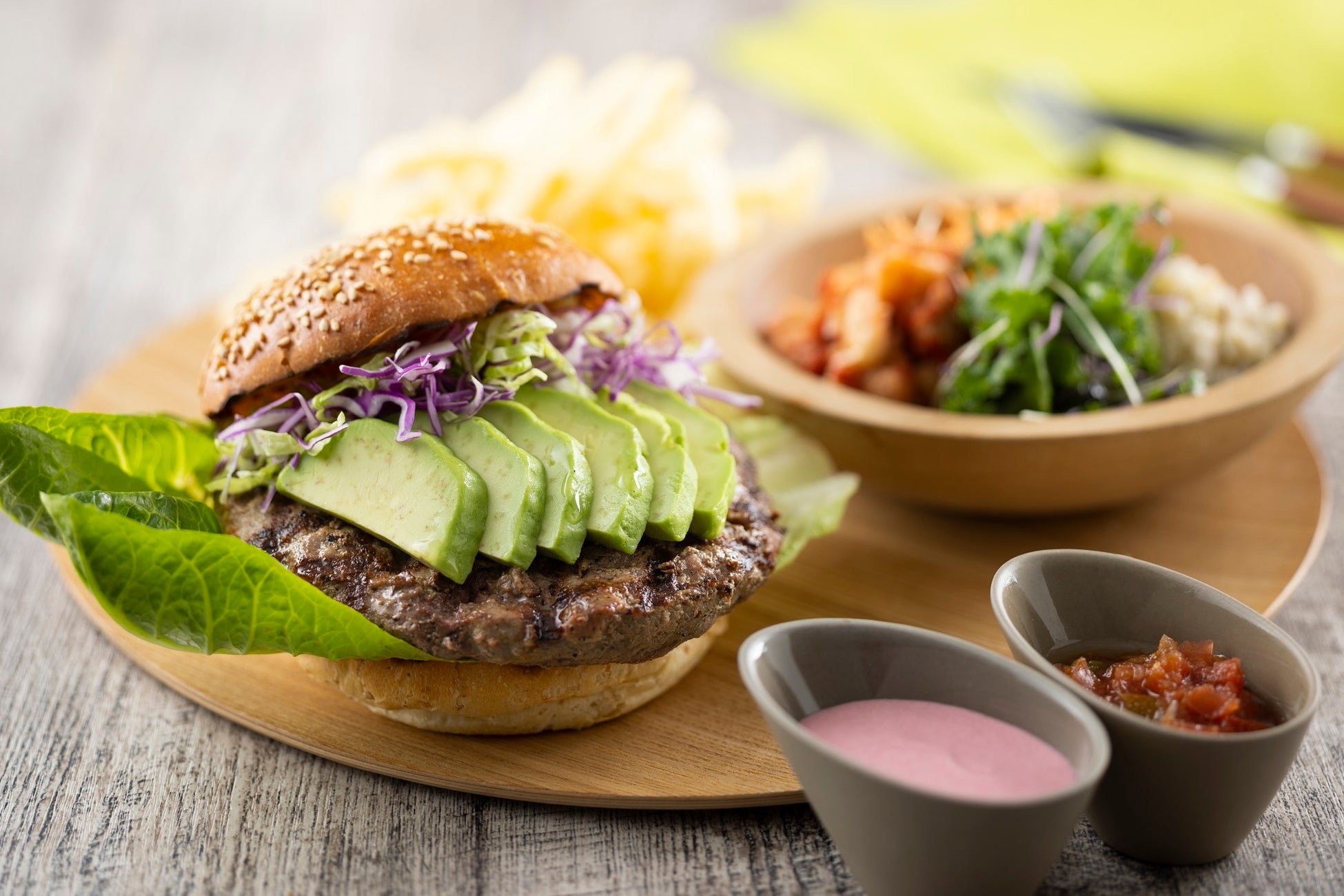 カーブドッチの温泉施設ヴィネスパがワイナリーリゾートの拠点となるワイン＆ブックラウンジとしてリニューアルオープン