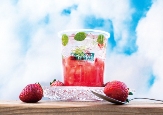 とろけるクレープのMOMI&TOY’S(モミアンドトイズ)より、
もちもち求肥を使った“クレープ×大福”登場!「まるごと苺のレアチーズ大福」を4月1日より販売致します。