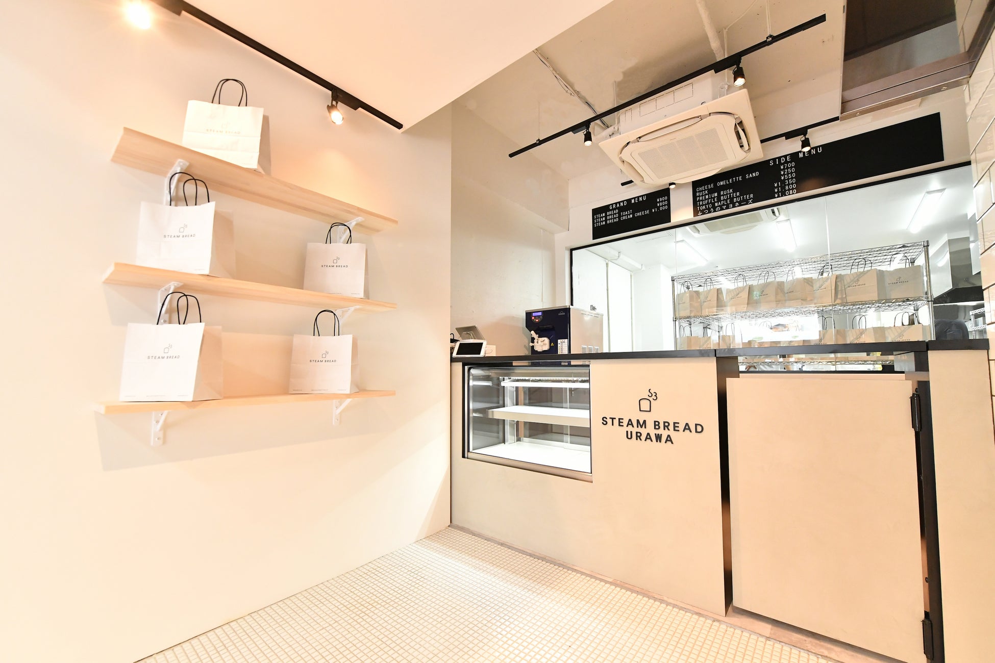 凍結粉砕果実エキスにより果実の爽やかな味わいを実現無糖＆強炭酸“フレーバー炭酸水の新シリーズ”が誕生『ウィルキンソン タンサン クラッシュグレープフルーツ』シリーズ第1弾として4月26日より新発売