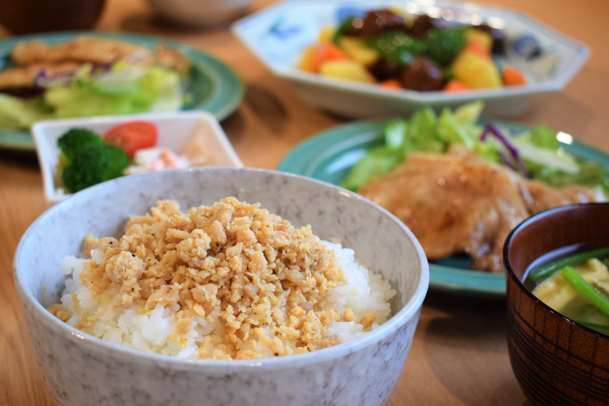 【話題レポ】新大久保に韓国で人気の「進化系いなり寿司」が食べられる『駅前酒場』がオープン
