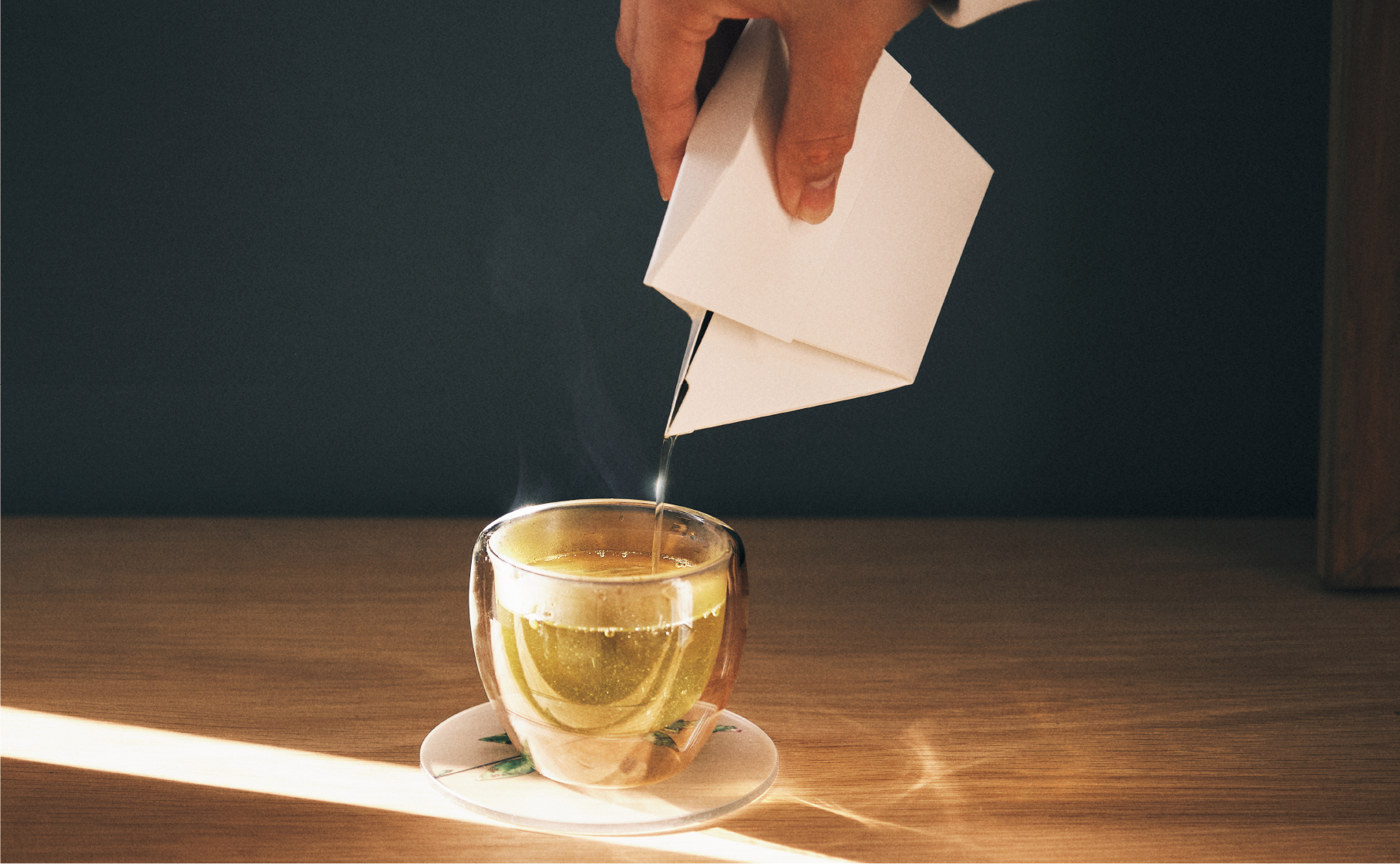 “紙の急須”とこだわりの茶葉がセットになったプチギフトを
4月18日に発売！メッセージを書き込めるパッケージでデザイン