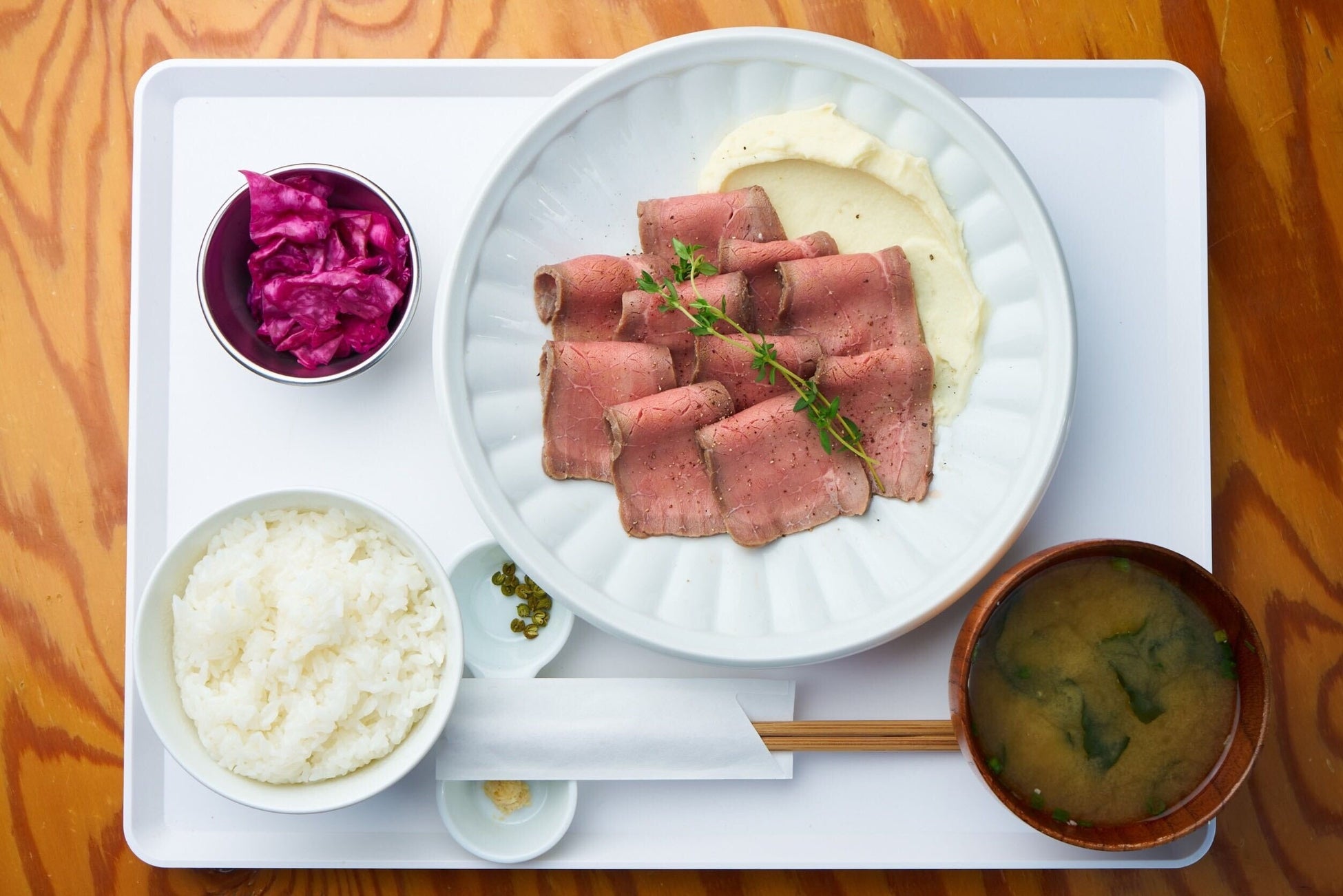 東京駅八重洲口の野外フードコート『Beeat!!八重洲』各界を代表するプロフェッショナル5人のシェフとコラボ決定!期間限定“ここでしか食べられない”オリジナルメニューが集結