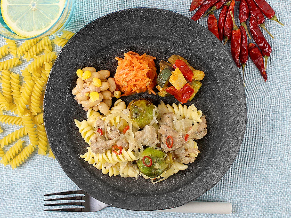 新発売の明治R-1「満たすカラダ鉄分」が、日々頑張る女性たちとスポンサー契約。1年間の体調管理をサポートするプロジェクト「Sponsoring Our Heroes.」始動。#日々の頑張りにエールを