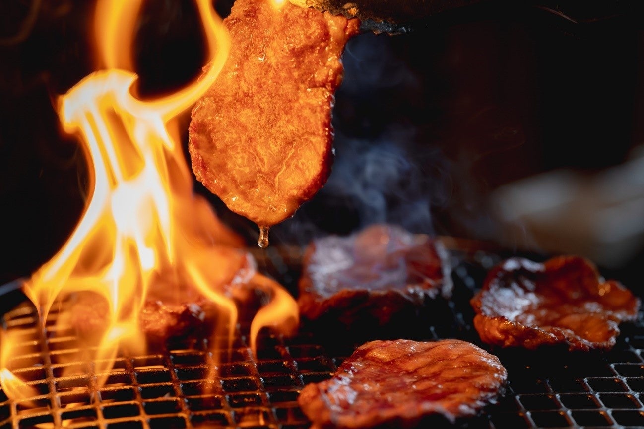 カズレーザー&ムックが“切り札”で食事のお悩み解決⁉「HUT PARTY」新TVCM4月25日(月)より全国放映開始 カズレーザーさんの意外な“切り札”が判明!