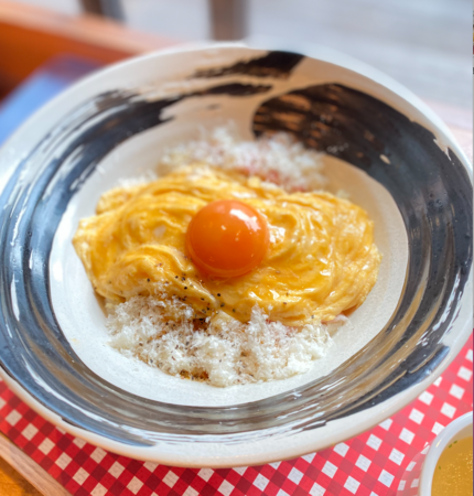 東京ばな奈とディズニーが贈る夏の新作スイーツは「抹茶ラテ味」!ミッキーマウス&ミニーマウスと旅行気分が味わえる、トランク型のアソートボックスは数量限定販売