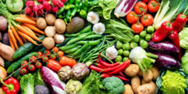 冷凍和生菓子「クリスタルクリアケーキ」を
夏に向けて販促強化開始!