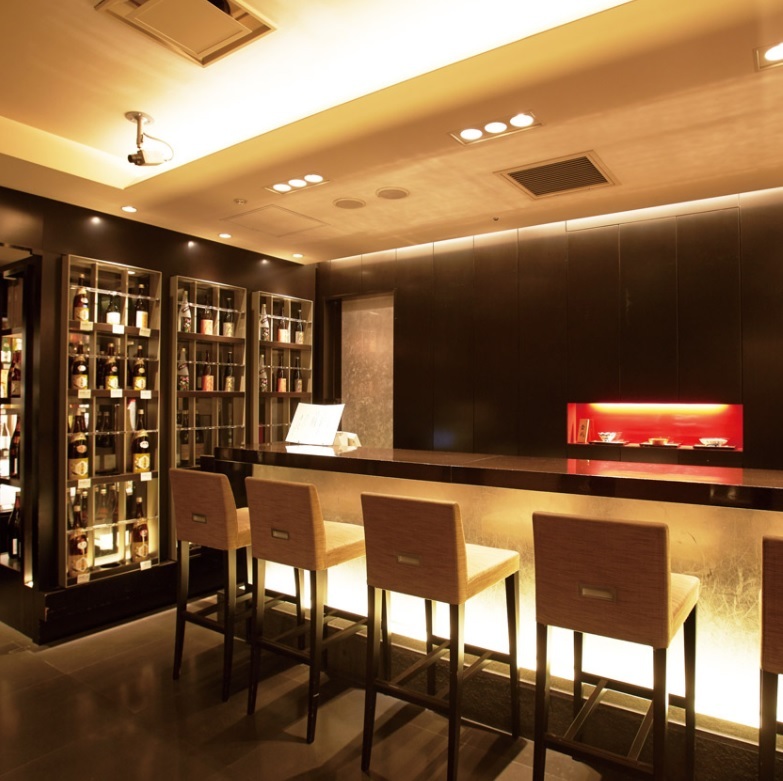 『いちごを約1パック使ったいちごパフェ』が新登場!
熱海の“ビル一棟まるごと”いちごスイーツ専門店が
3周年記念でご褒美いちごスイーツを4月25日(月)より販売開始