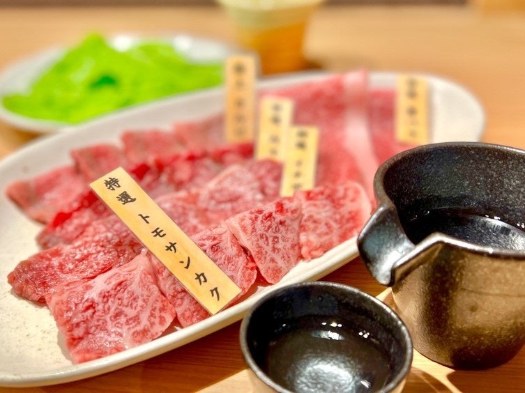 「飲むブラックサンダー!?」衝撃のザクザク食感!ファミリーマート限定『ブラックサンダーフラッペ』2品同時新発売 新技術のチョコレートコーチングで包んだクッキー使用!