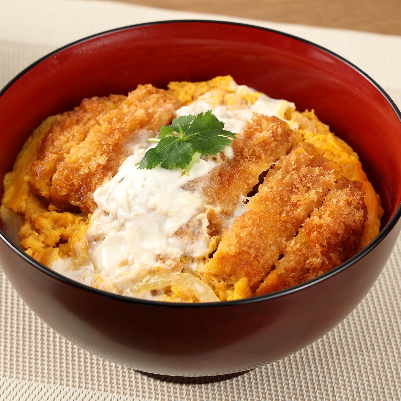 神戸の夜景とともに、ミシュランシェフ・ダビデによる春の一皿を。