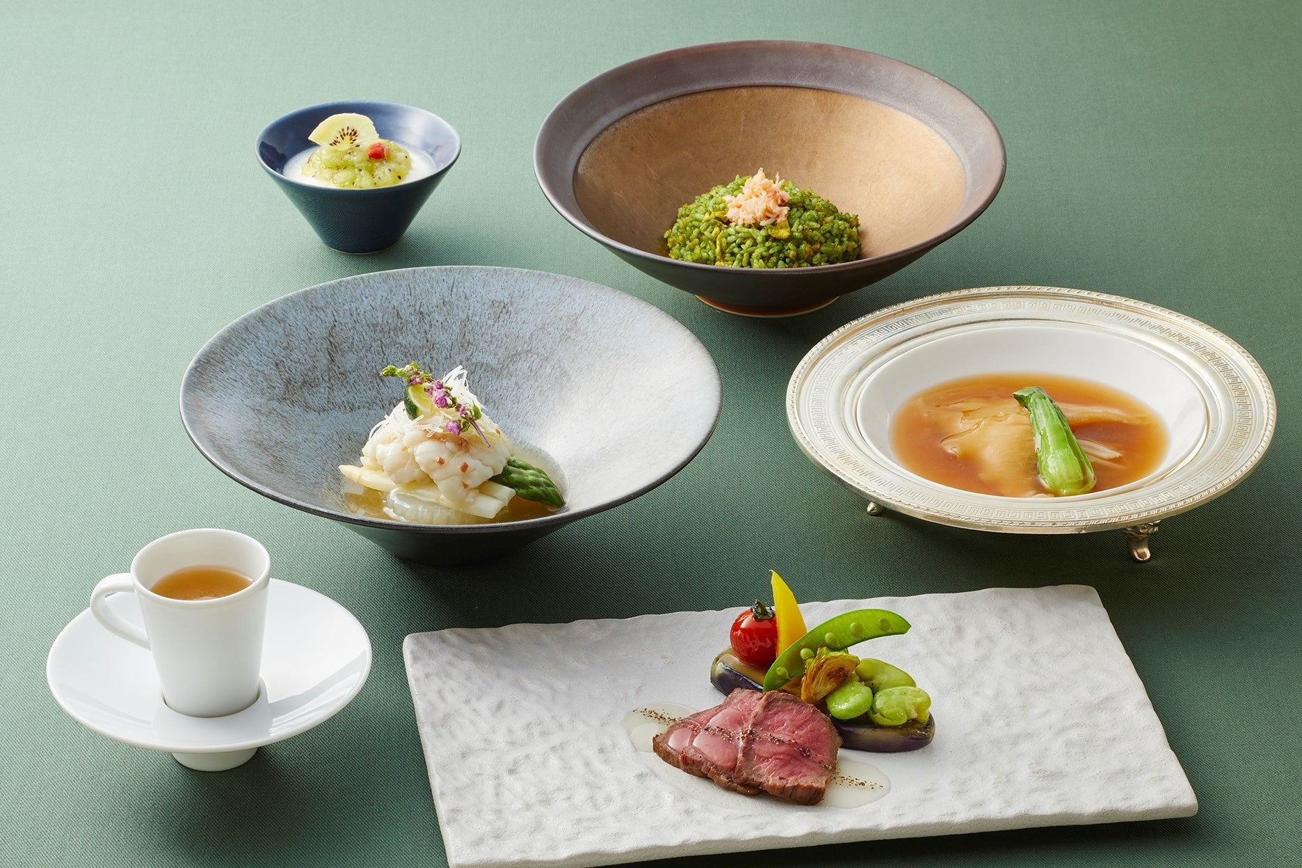 【ゴディバ】日本各地のフルーツとチョコレートが出会うコラボレーション第3弾「北海道産夕張メロン ジュレショコラ」「和歌山県産すもも ミルクチョコレート」「山形県産ラ・フランス ホワイトチョコレート」