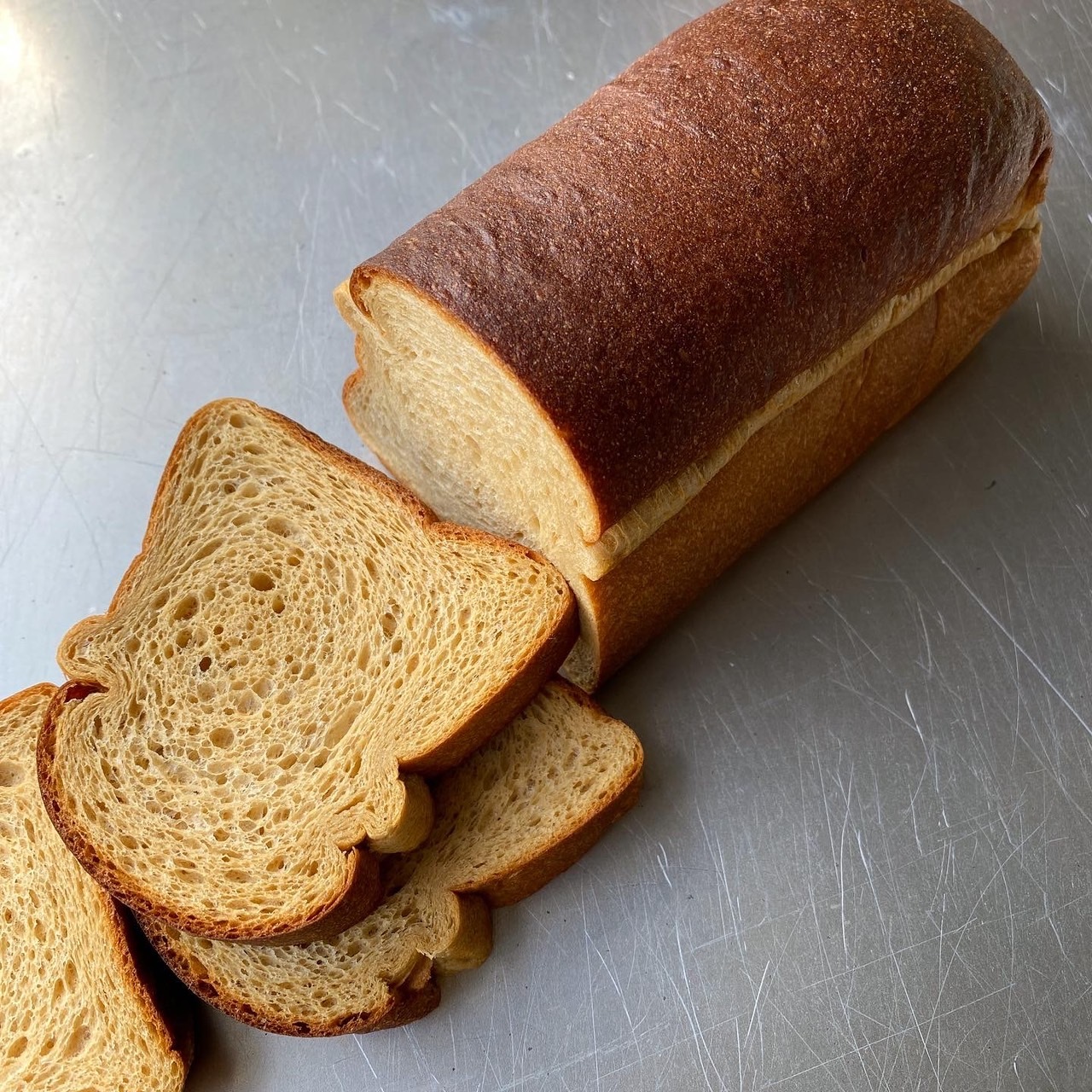 高級食パン専門店「あせる王様」「産まれたてのライオン」へ
独自Pay「ワールドベーカリーメンバーズカード」の提供を開始