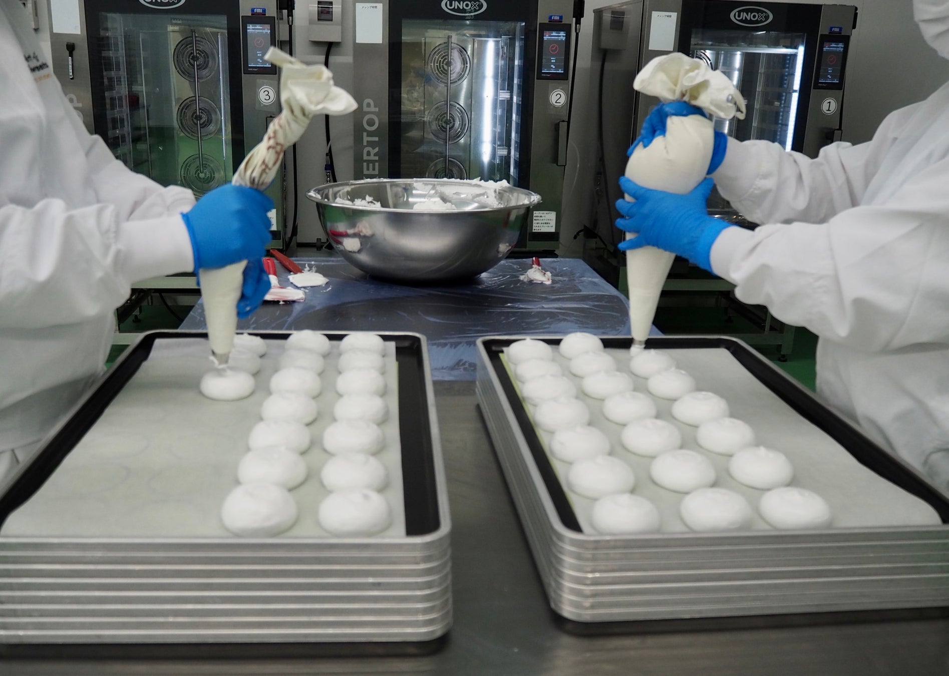 贅沢な大人の焼菓子『 赤ワインのクグロフ』　5/16(月)～ 6/19（日）