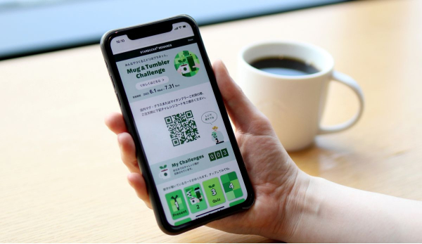 小嶋陽菜プロデュースの「Her lip to」がW大阪とコラボレーションした「HER LIP TO AFTERNOON TEA」の会場にてオリジナルグッズの販売が決定