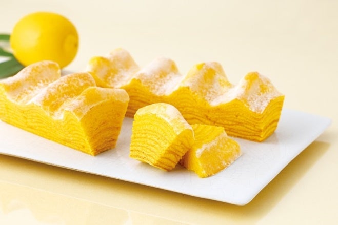 FREAK’S STORE×FRESHNESS BURGER！アメリカンスタイルを追求する異業種コラボが実現！フレッシュネスのハンバーガーのイラストやメニューリストがTシャツデザインに。