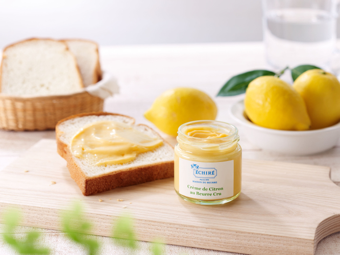 とろっとまろやか、みんな大好きレアチーズがプリンに！
高知のご当地プリン専門店から新商品「ご褒美レアチーズ」が発売！
～初夏が旬のブルーベリーソースを添えて～