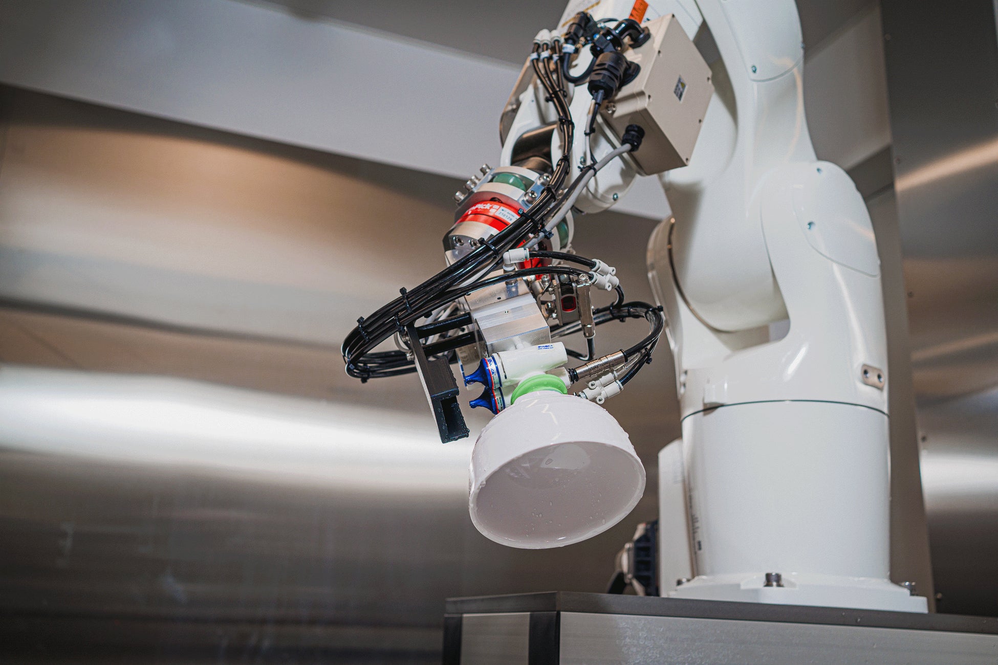 ​ノンピ、500食限定で「本場気仙沼産 ふかひれ姿煮 3個セット」をnonpi foodbox™の4,500円帯にて販売開始。オンライン飲み会だけでなく、社員向けギフト利用にもおススメ！