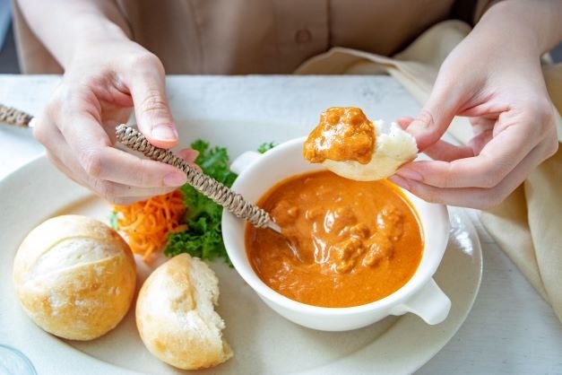 カレーにあうのはライスだけじゃない！カレーとパンをお得にお試しいただける「ナチュール×バターチキンカレー ペアリングセット」を発売