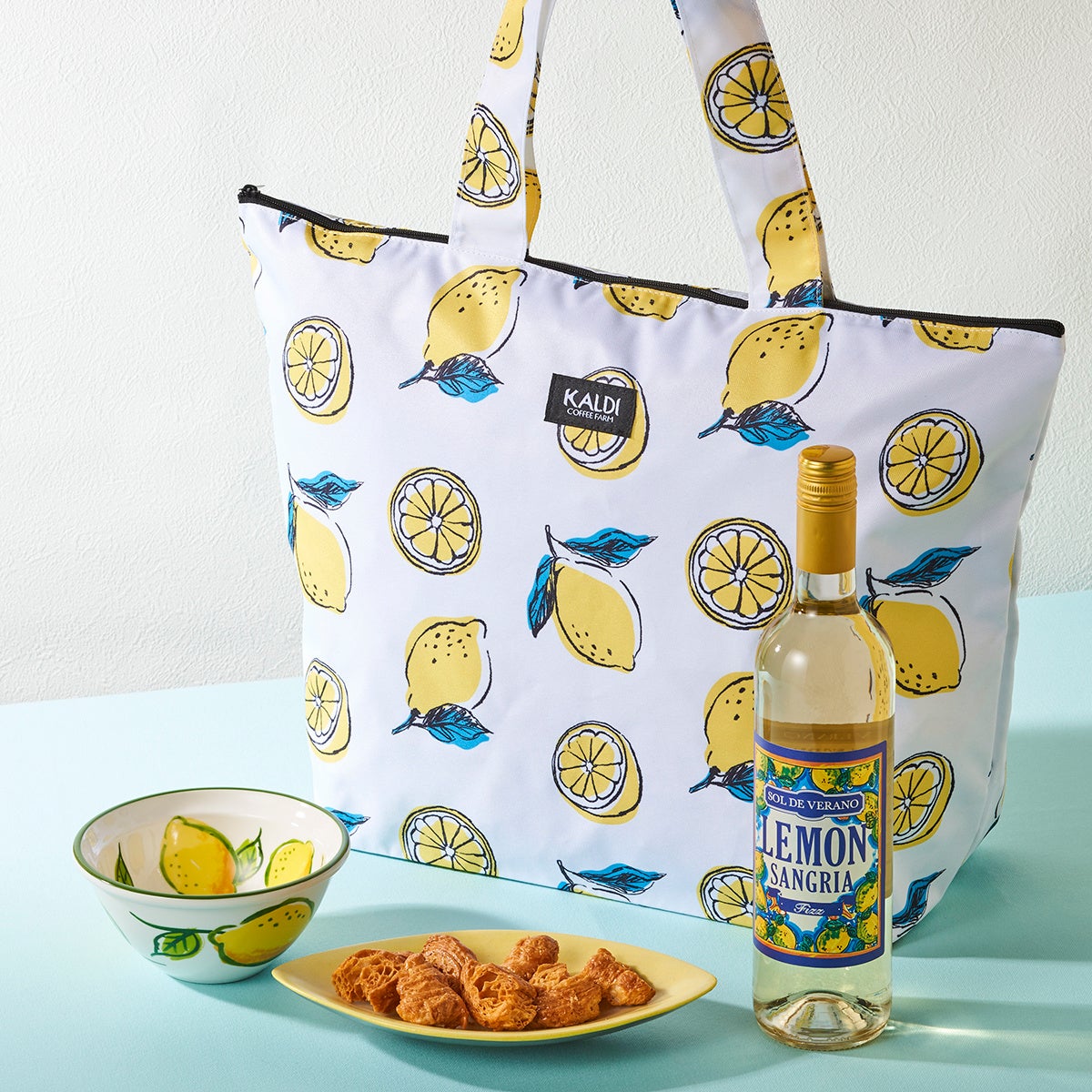 京都府宇治市の『精肉 教』、自家製レトルト食品が購入できる自販機を設置!看板型デザイン自動販売機「ボードステーション」