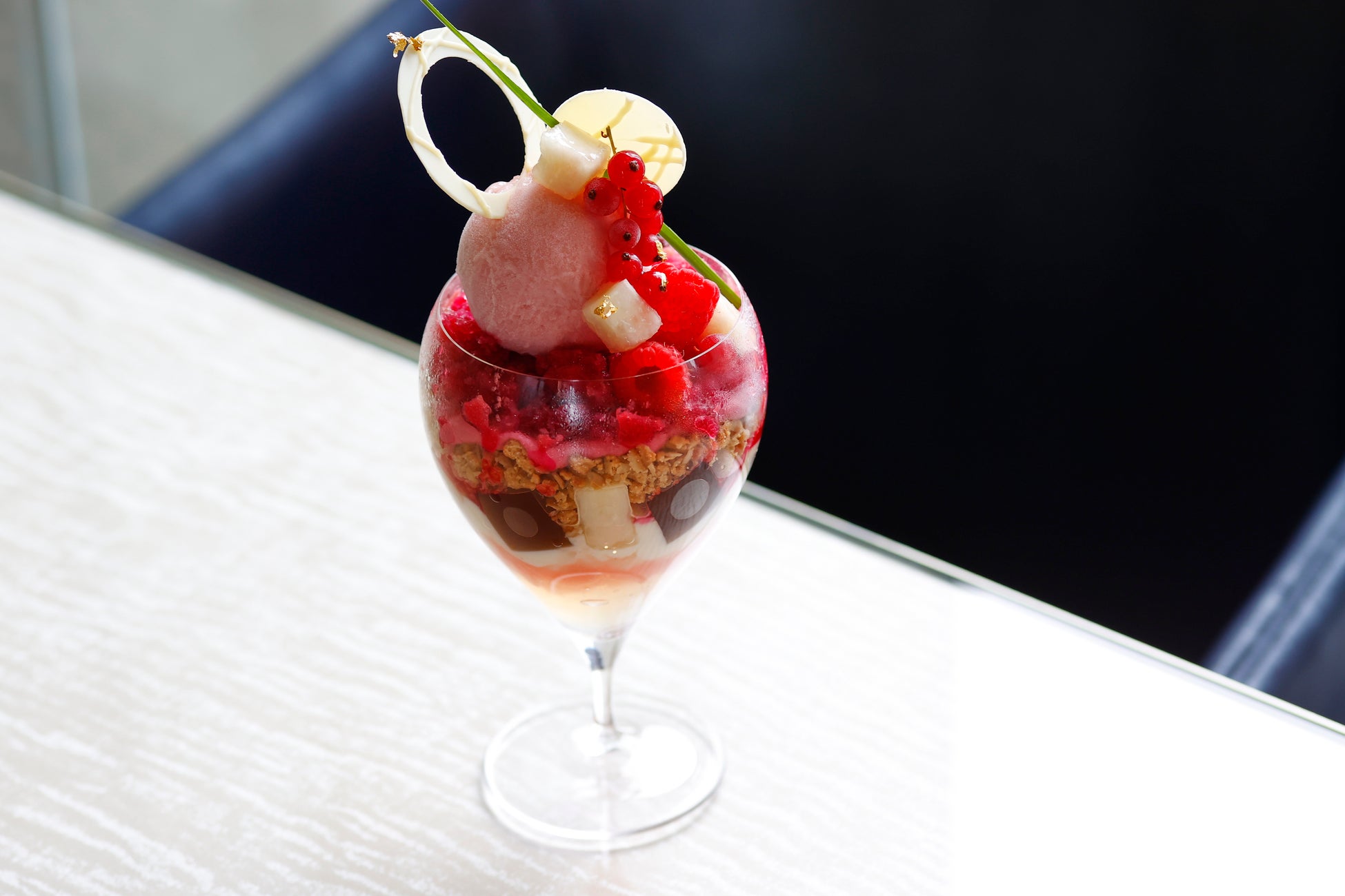 【エンポリオ アルマーニ カフェ】 「桃とサボテンのパフェ」が7月1日よりスタート！