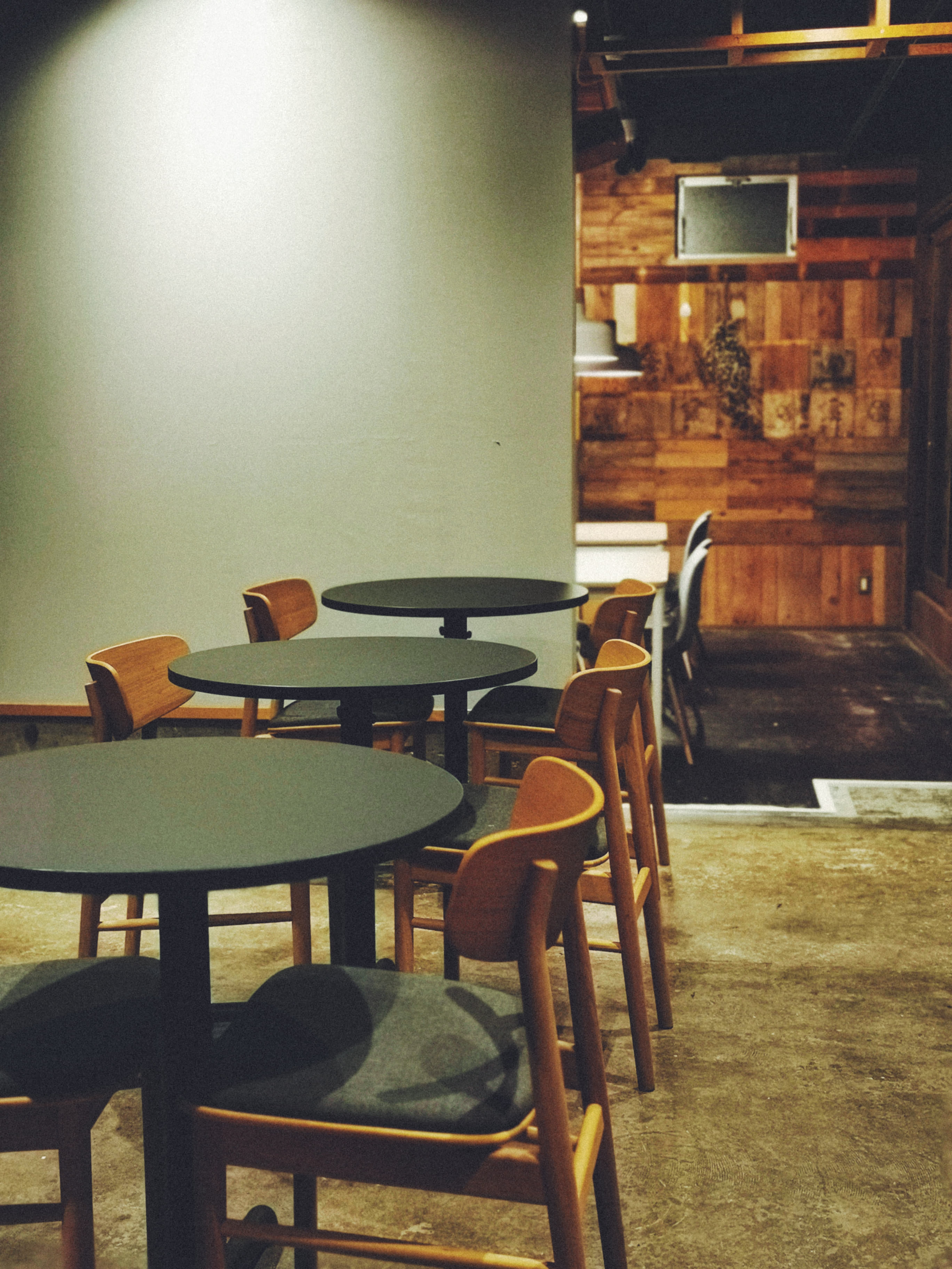 栃木・島崎酒造、<真夏でもヒンヤリ!!
最高気温15度のクールスポット洞窟酒蔵>
タブレットを使用しての非接触案内&
新設された洞窟酒蔵内売店営業
8月は、土日祝日とお盆期間(10~15)開放いたします