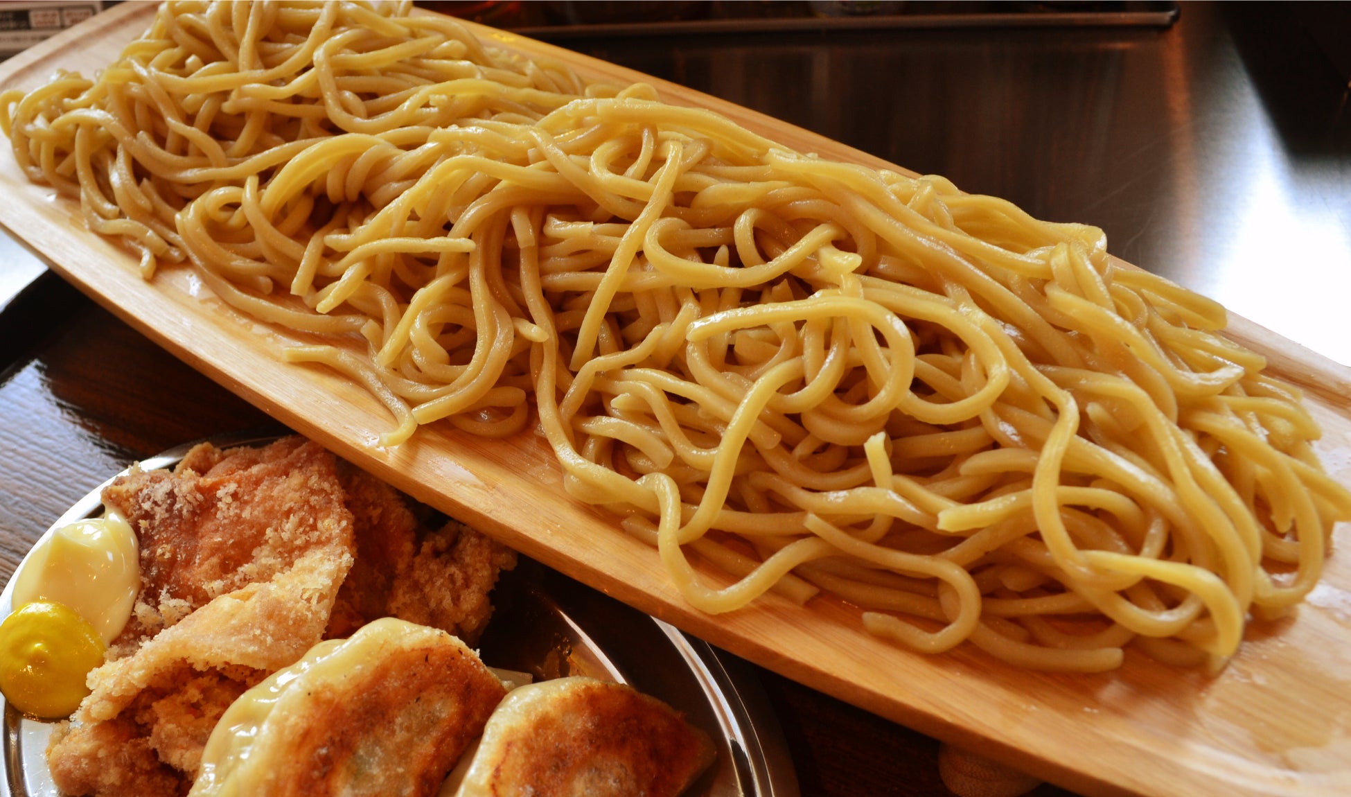 ビタミンEと食物繊維たっぷりのアーモンドミルクで、おいしく夏を楽しもう！SNSで話題の２店舗とコラボ！「アーモンド効果」を使った「カレーバインミー」「かき氷」を発売