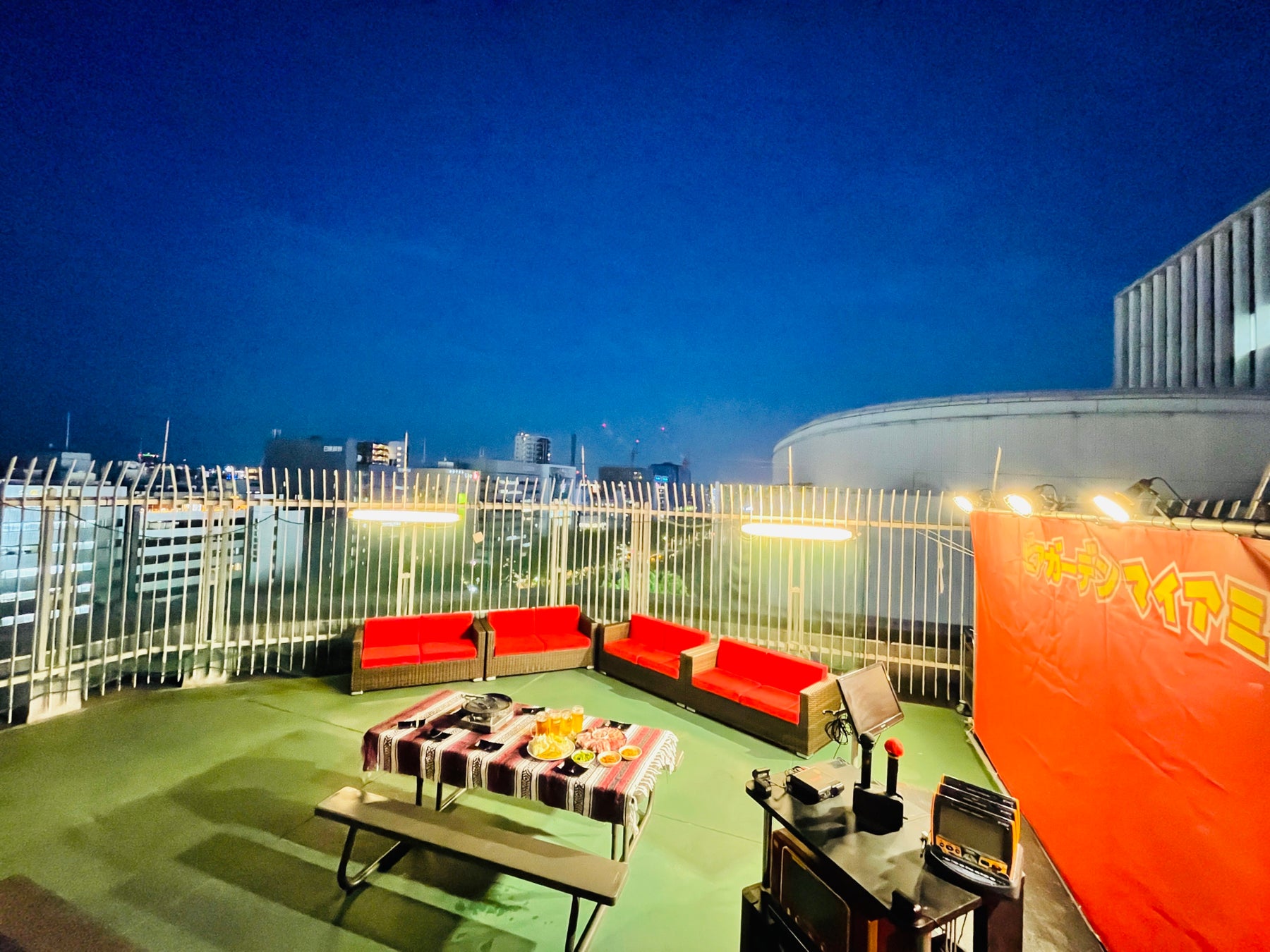 名古屋栄三越「ビアガーデンマイアミ」で解放感抜群の屋上でビールとカラオケを楽しもう！！