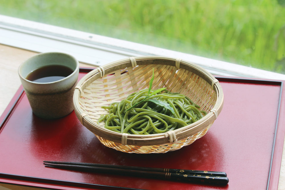 食べる抹茶でヘルシー生活！
「玄米粉の濃厚自家製抹茶麺」のお取り寄せ販売を7月26日より開始