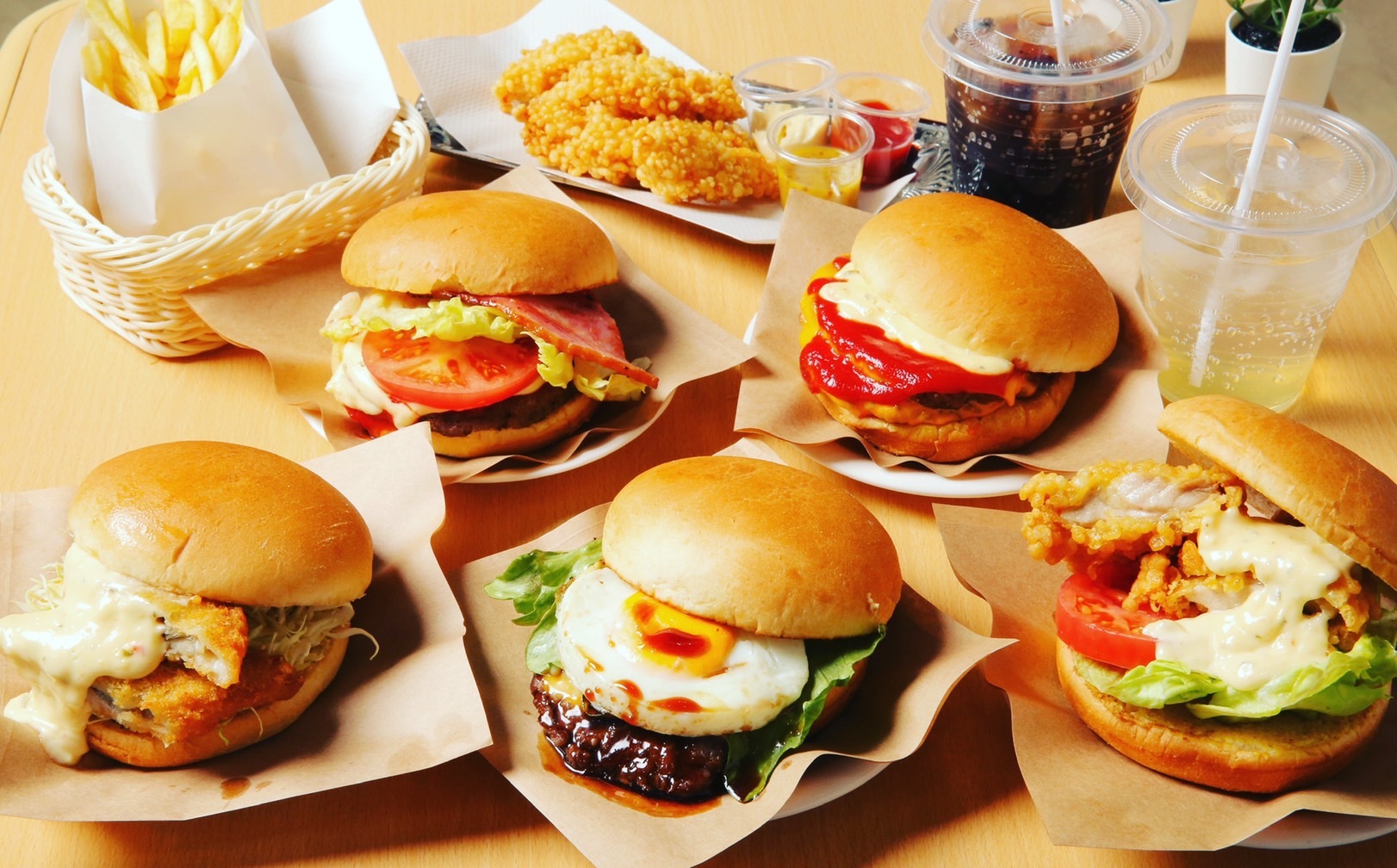 [東京・上野]食材本来の味にこだわる独自路線のハンバーガー
「ゴンバーガー＆カフェ　上野御徒町店」がグランドオープン！