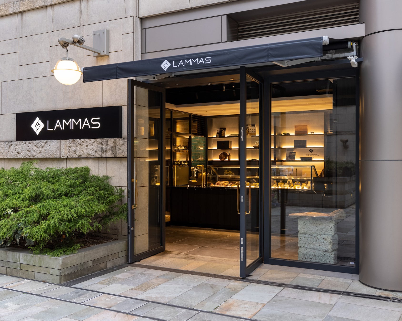 チーズ・ワイン専門店『LAMMAS』が六本木ヒルズ店にて「チーズなアートday」を開催！