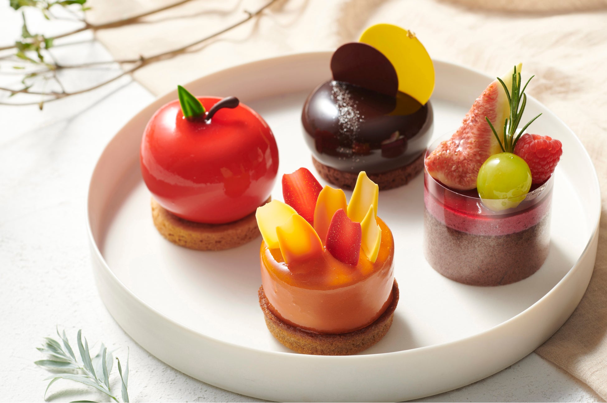 四季菓子の店 HIBIKA（ひびか）は 、 季節の彩り豊かな “ 秋のケーキ”を販売しております。