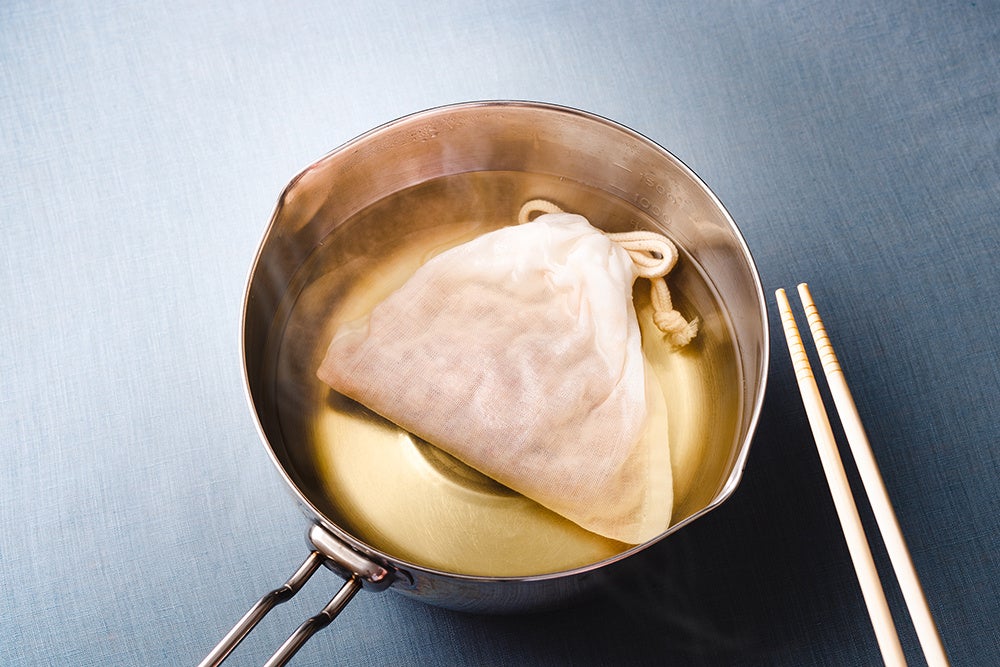 ごま油が決め手！かどや初のグルメ缶詰「かどやのさば缶 鯖ごま油漬け」が新発売