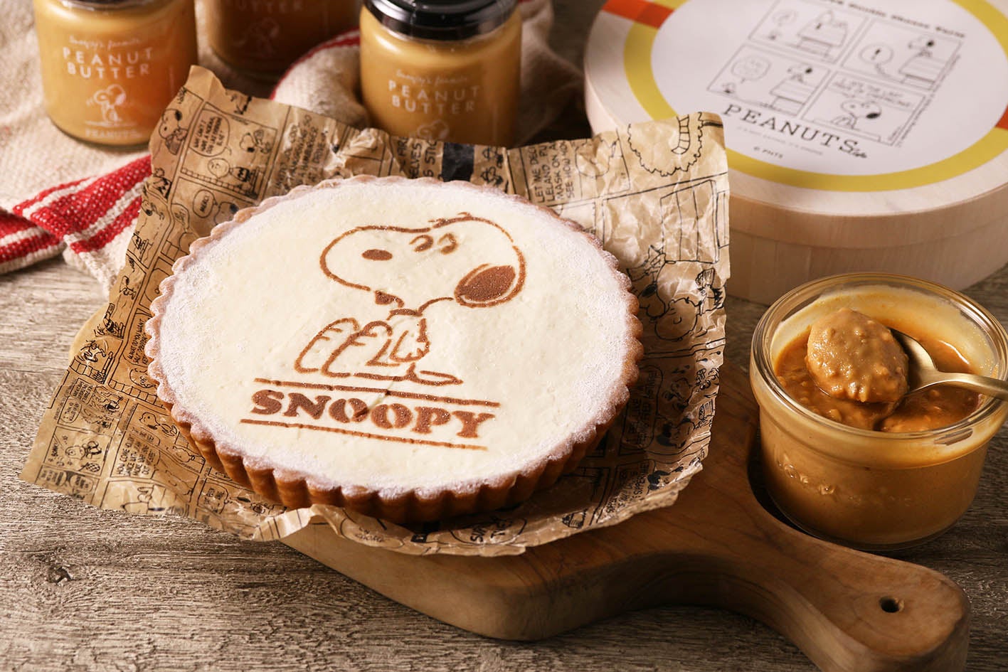 二層仕立ての贅沢な味わい！スヌーピーのチーズタルトが「PEANUTS Cafe オンラインショップ」に登場！