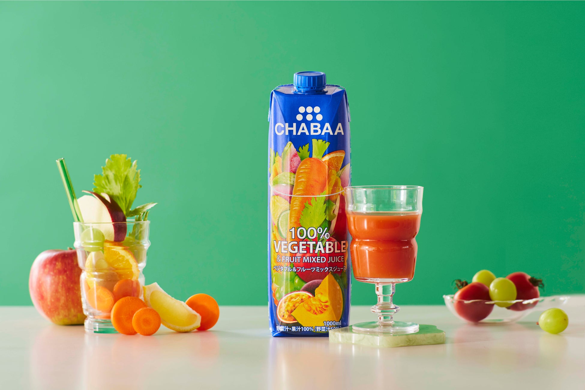 トロピカルフルーツブレンドで飲みやすく。毎日飲みたい野菜ミックスジュース「CHABAA　ベジタブル＆フルーツミックスジュース」１リットル