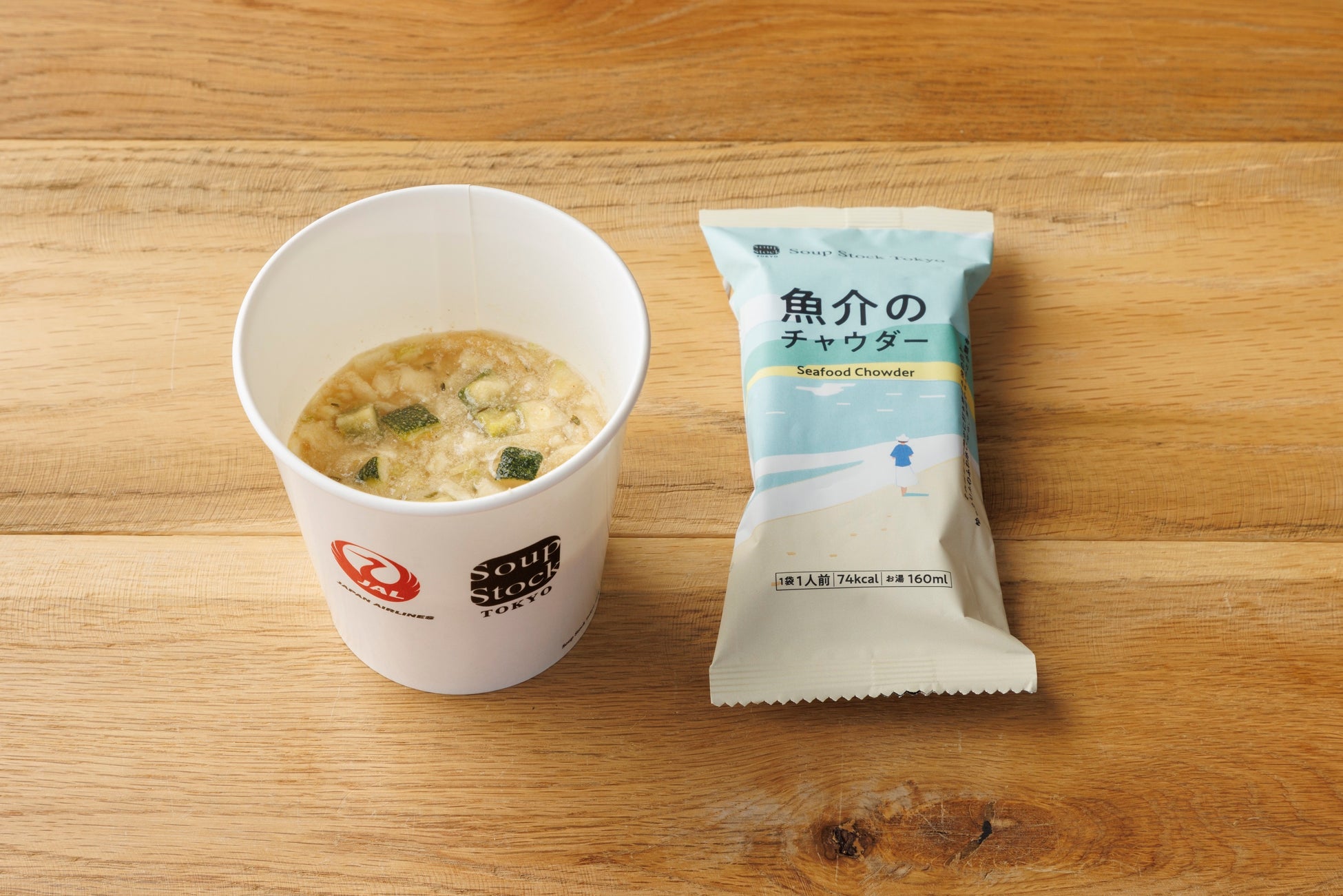 2022年10月1日（土）より、JAL国際線長距離線のビジネスクラスにて、軽いお食事メニューとしてSoup Stock Tokyoのフリーズドライのスープが登場します。