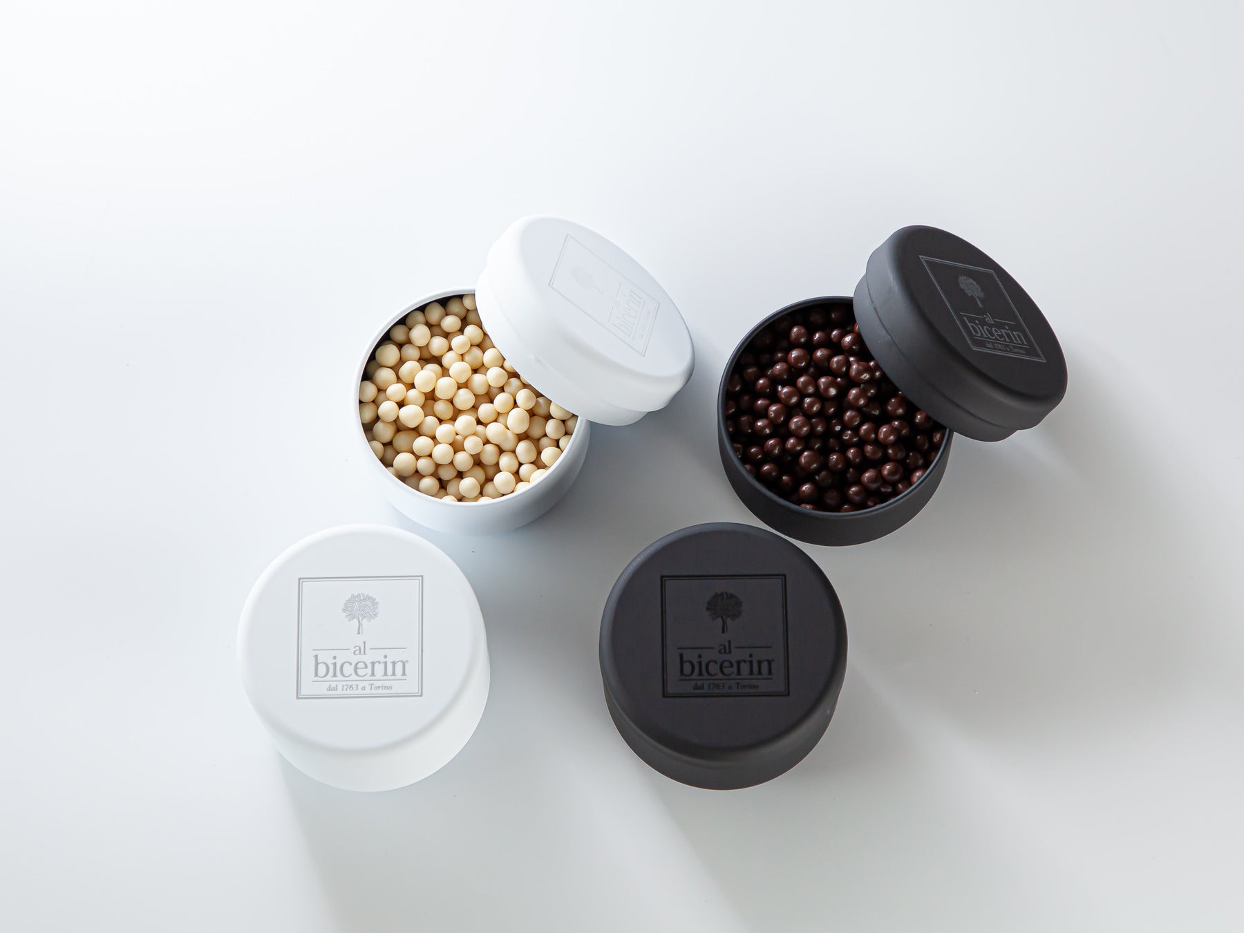 栗の名産地・小布施町産の栗のパフェ。栗餡は200 年以上続く小布施の老舗・桜井甘精堂のものを使用。タカノフルーツパーラーが贈る10 月の長野県小布施町フェアのメニュー紹介です。