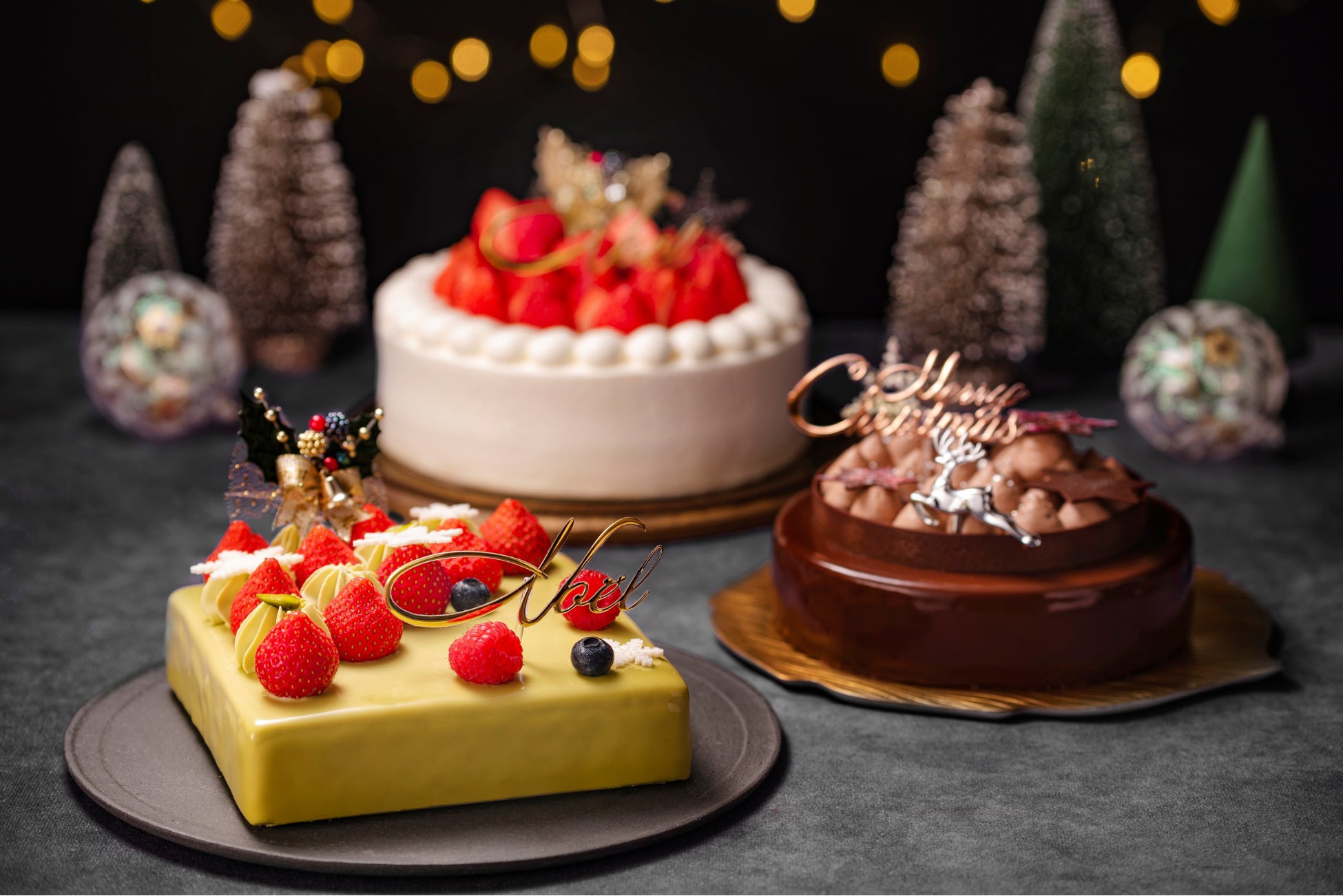 「伝説のカカオ」“チュアオ”のチョコレートケーキが初登場！ピスタチオグリーンや大粒の苺が映える、聖夜を彩る華やかな４種のクリスマスケーキ「クリスマスコレクション2022」