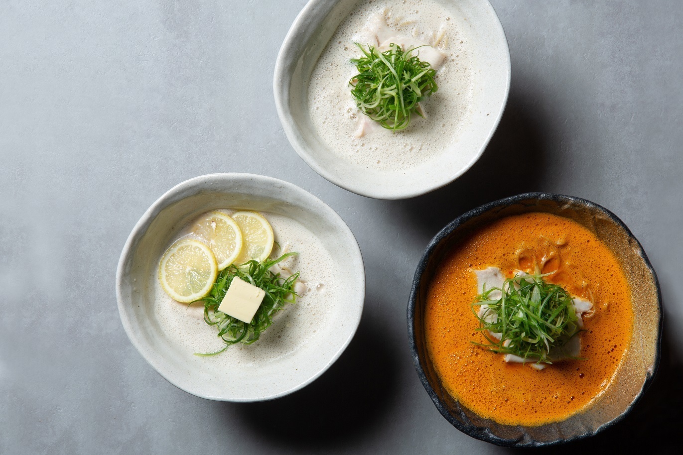 【四川担々麺 どういうわけで、】ピリッと辛いスパイスと自家製ラー油が決め手の「カレー担々麺」