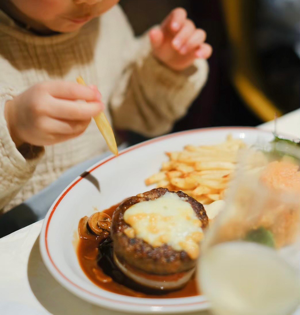 2022年度版名門料理100選に選出された東中野の本格フレンチ店が
“1周年” 毎週日曜日のランチとディナーは子供連れで楽しめる！
～ご家族皆でお祝いを！そんな想いを実現しました～
