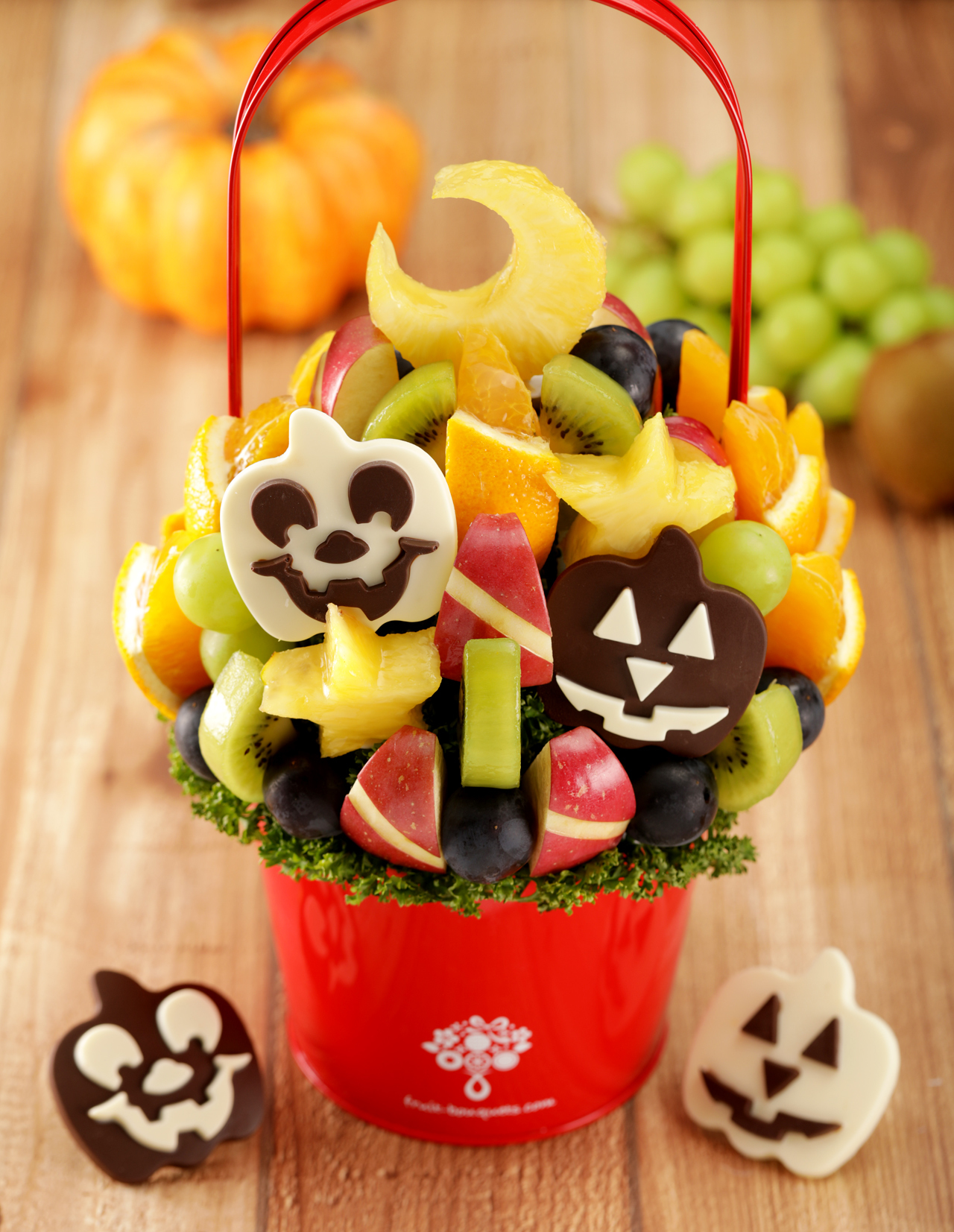 SNSでも話題のフルーツブーケにハロウィンデザインが登場
　秋のフルーツとフランス産高級チョコを使用