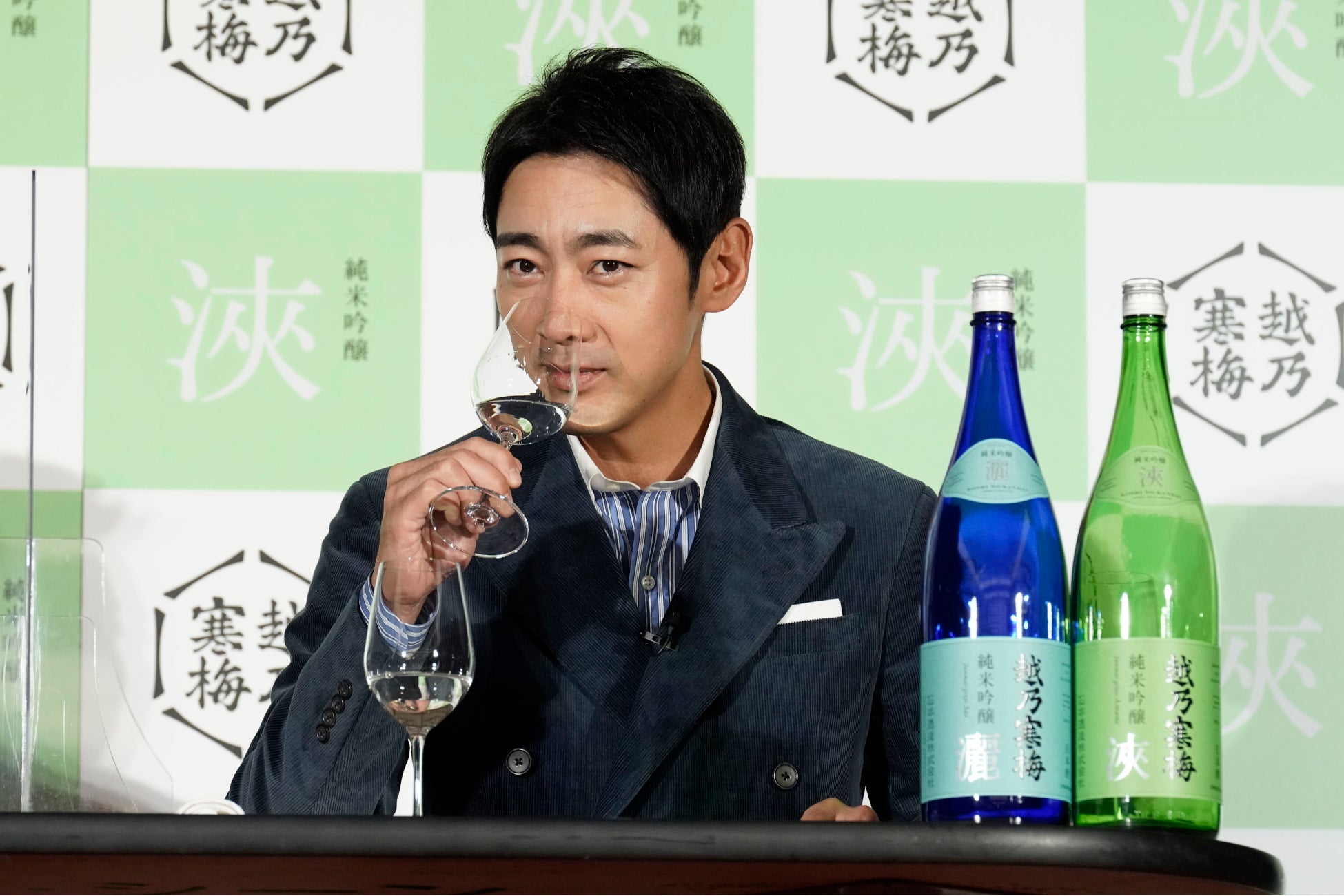 俳優の小泉孝太郎さんが、ここ最近のお酒を飲む中で一番緊張した　石本酒造11/7(月)発売の新商品「越乃寒梅　純米吟醸 “浹（amane）” 」発表会＆試飲会、ホテルオークラ東京で開催