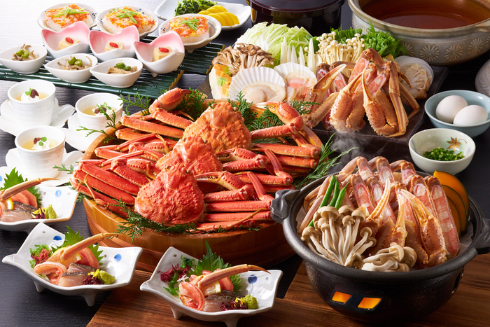 とろけるクレープのMOMI&TOY’S（モミアンドトイズ）から
深まる秋にぴったりな
“ほうじ茶×マロン”のクレープとドリンクを
期間限定販売致します。